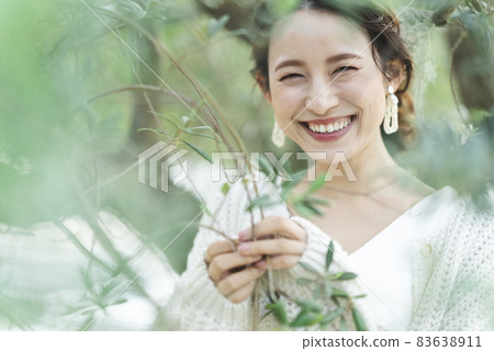 Bride wearing a wedding dress 83638911