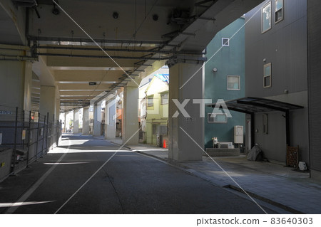 11 月 新宿 250 首都高速新宿線 4 號線，高架下，南本町 83640303