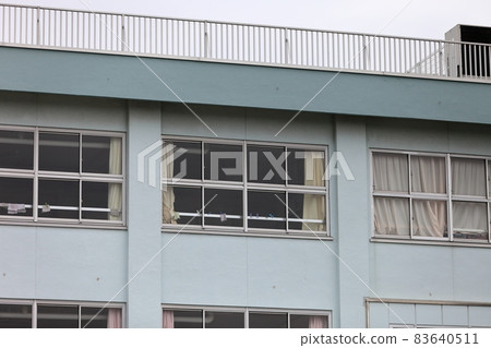 Elementary school building image 83640511