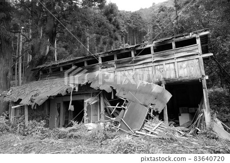 Collapsed building Collapsed building 83640720