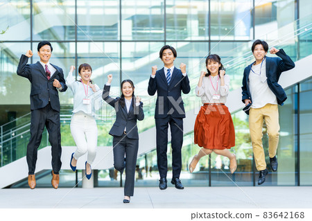 喜氣洋洋的商務人士拍攝合作《LINK FOREST》 83642168