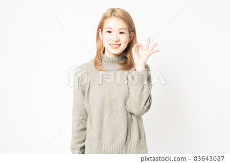 Young woman showing OK sign by hand 83643087