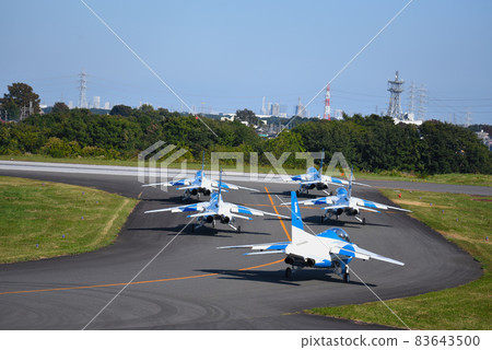 Taxiing to T-4 Blue Impulse Takeoff 83643500