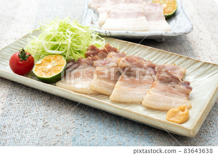 沖繩料理、咸湯車和炒菜 沖繩料理、咸湯車和炒菜 83643638