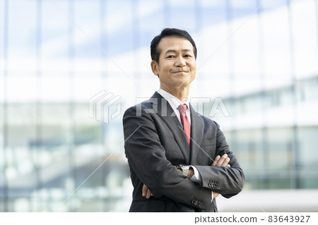 Businessmen in their late 50s Shooting cooperation "LINK FOREST" 83643927