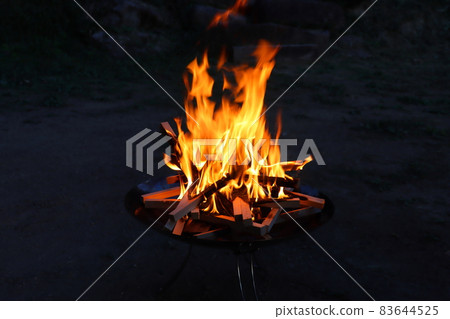 Image of bonfire 83644525