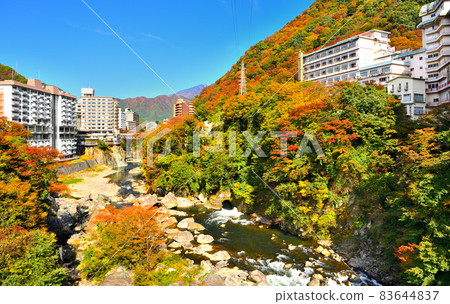 鬼怒川溫泉染紅葉 83644837