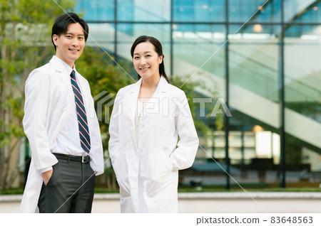 Medical image Two young doctors Photographing cooperation: LINK FOREST Medical image Two young doctors Photographing cooperation: LINK FOREST 83648563