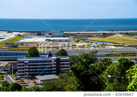 位於舊北上川河口右岸的石卷南濱海嘯重建公園，可俯瞰東日本大地震後恢復的宮城縣石卷市日和山 83650667
