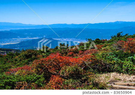 Zao mountain range Yamagata Zao overlooking the Kaminoyama basin to the west from Sanpokojinsan in autumn colors 83650904