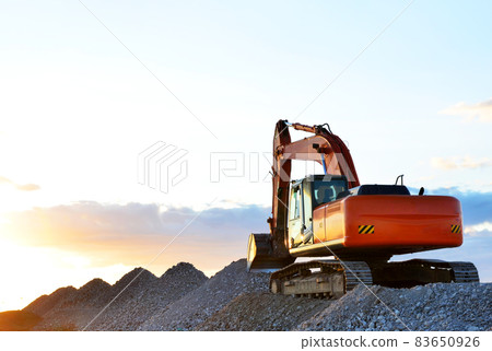 Excavator loading gravel. Mining in an open pit. Excavator loading gravel. Mining in an open pit. 83650926