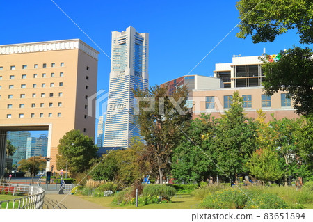 [神奈川] 晴空下的橫濱和地標塔 83651894