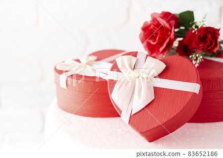 Heart-shaped gift box and red rose flower Valentine image Heart-shaped gift box and red rose flower Valentine image 83652186