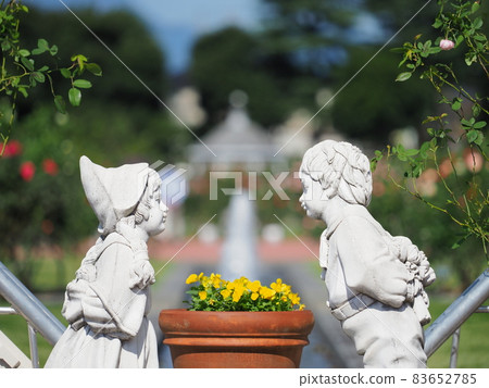 [Maebashi City] Rose Garden "Arch that connects love" objects 83652785