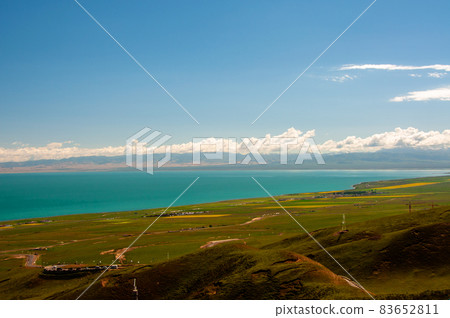 Qinghai Lake, Qinghai Province, China, the largest saltwater lake in China 83652811