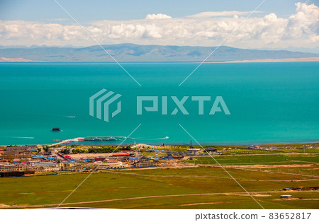 Qinghai Lake, Qinghai Province, China, the largest saltwater lake in China 83652817