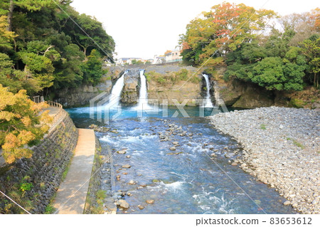Beautiful Goryu Waterfall in a valley in Shizuoka Prefecture Beautiful Goryu Waterfall in a valley in Shizuoka Prefecture 83653612