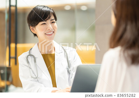 Young female doctor to see a doctor Photo cooperation: WEEK Shibadaimon (Sun Frontier Fudousan) 83655282