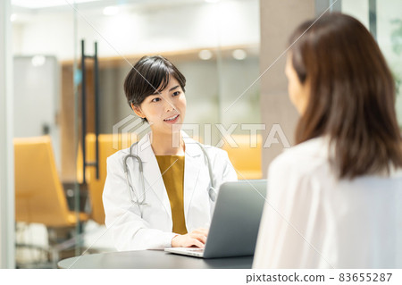 Young female doctor to see a doctor Photo cooperation: WEEK Shibadaimon (Sun Frontier Fudousan) 83655287