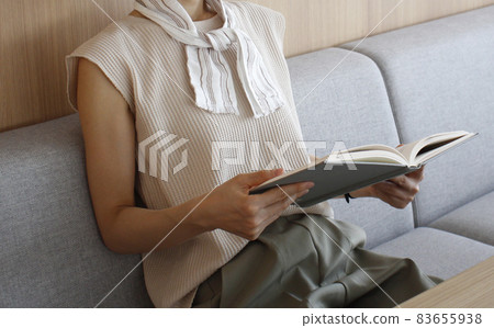 一個女人讀 83655938