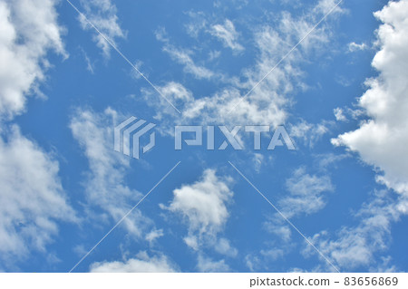 Beautiful cumulus clouds against the blue daytime sky. 83656869