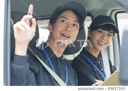 爽快的男女駕馭 83657163