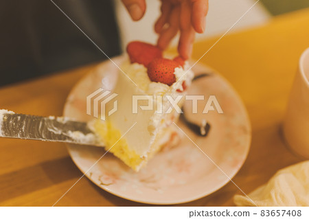 Set aside the whole cake 83657408