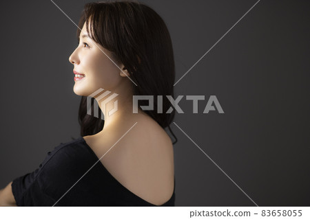 black knit woman 83658055