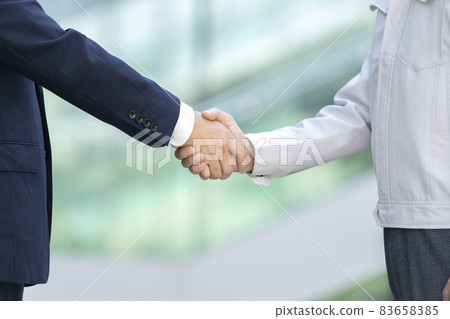 Handshake work clothes and suit men shooting cooperation "LINK FOREST" 83658385