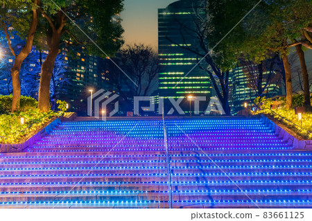 燈火通明的新宿中央公園東京夜景 燈火通明的新宿中央公園東京夜景 83661125