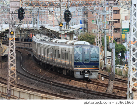 元町站附近運行的207系列車 元町站附近運行的207系列車 83661666