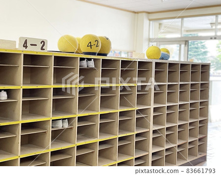 小學鞋盒入口 小學鞋盒入口 83661793