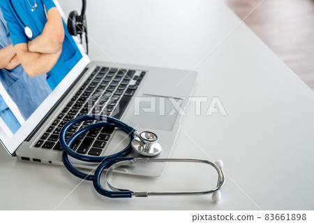 Telemedicine service online video call for doctor to actively chat with patient 83661898