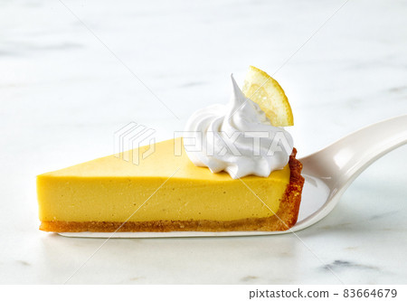 piece of lemon tart 83664679