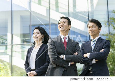 Middle business team shooting cooperation "LINK FOREST" 83664680