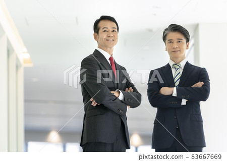 Two business people in their 50s portrait photography cooperation "LINK FOREST" 83667669