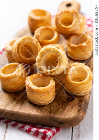 Traditional English Yorkshire pudding 83668557
