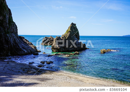 Sasagawa Nagare Torikoshiyama Beach (Murakami City, Niigata Prefecture) 83669104