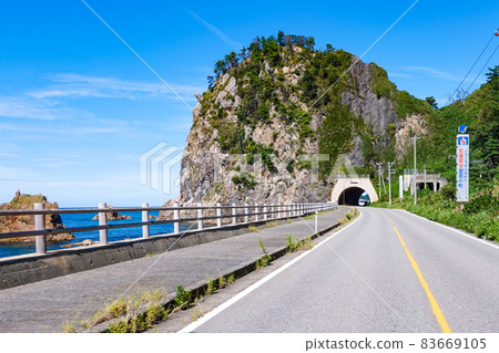 Sasagawa Nagare Torikoshiyama Beach (Murakami City, Niigata Prefecture) 83669105