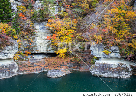 Hanging in the autumn tower Hanging in the autumn tower 83670132