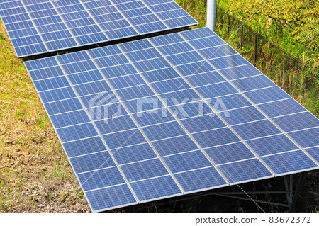 太陽能和太陽能電池板 太陽能和太陽能電池板 83672372