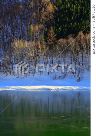 飛驒高山和高根之栗湖的冬景 83673110