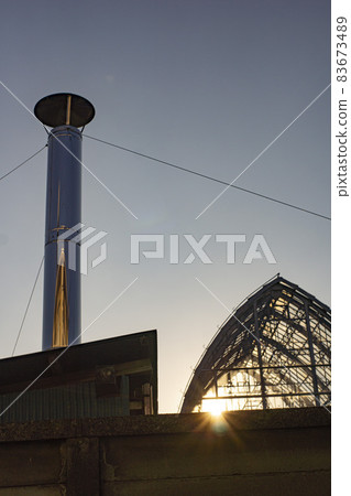 煙囪和溫室鋼屋頂 煙囪和溫室鋼屋頂 83673489