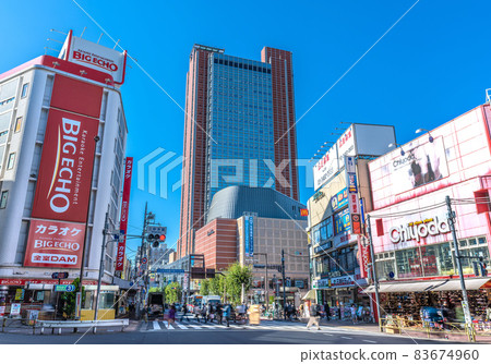 俯瞰三軒茶屋站和胡蘿蔔塔的日本東京城市景觀 83674960