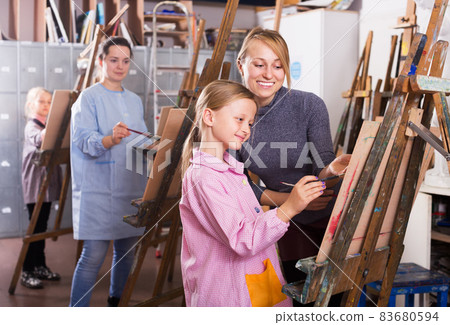 Girls working at painting class 83680594