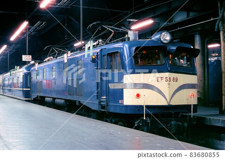 JNR EF58 Gohachi 89 EF5889 Locomotive Blue Blue Ueno 20 Series Sleeper Blue Tray 83680855