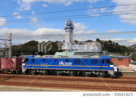 EF210牽引貨運列車在明石市運行 83681825