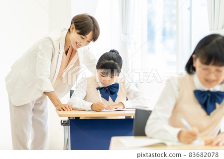 班校教師 女初中生 拍攝合作:中央技校附屬日語學校 班校教師 女初中生 拍攝合作:中央技校附屬日語學校 83682078