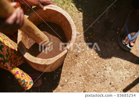 African traditional coffee roasting process by local tribes in mountain regions African traditional coffee roasting process by local tribes in mountain regions 83685254