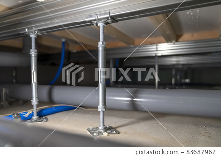 Inside the underfloor of a house 83687962